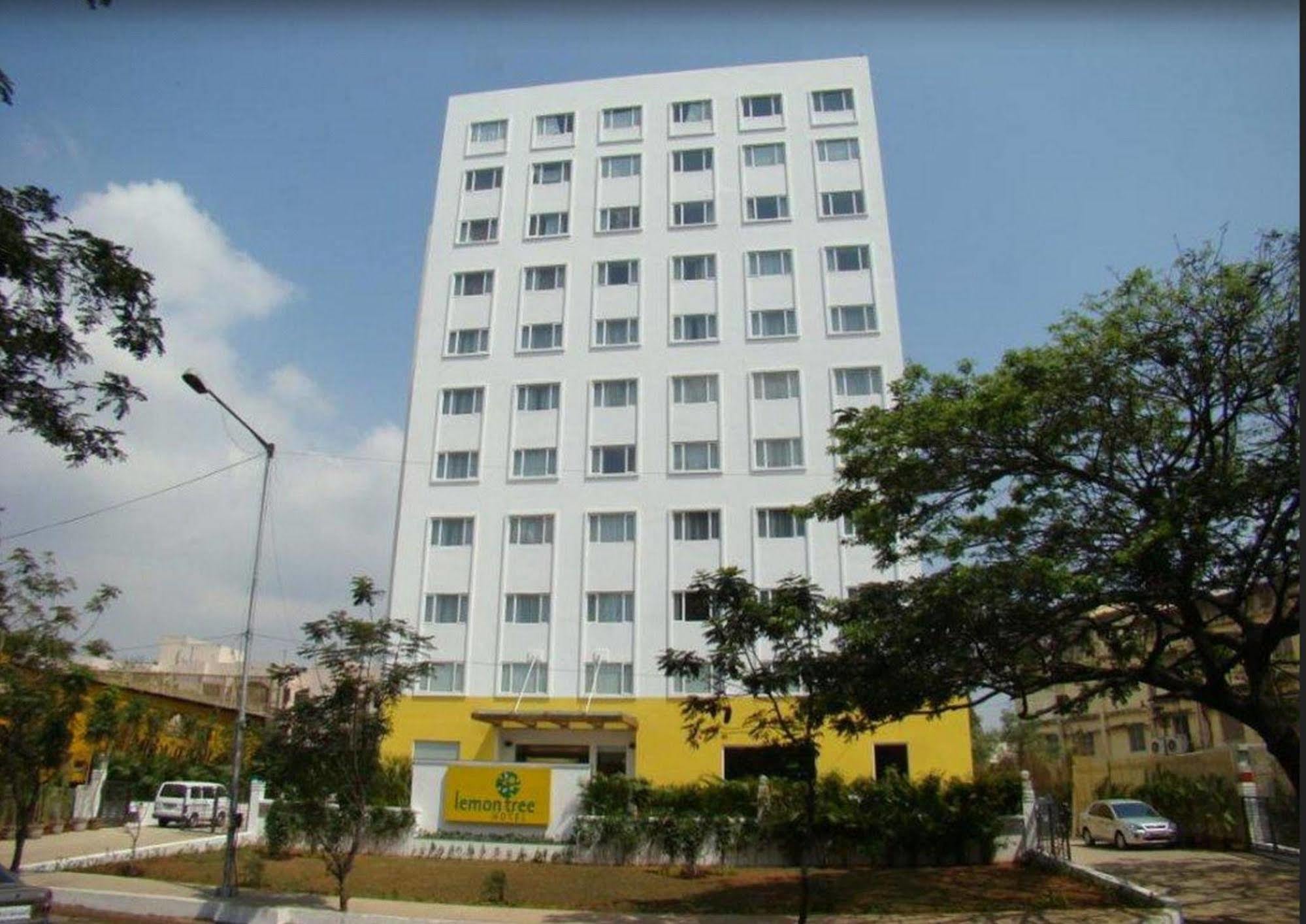 Lemon Tree Hotel, Gachibowli, Hyderabad Exterior photo